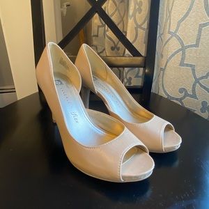 Anne Klein open toe heels 7M